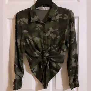 CAMO BUTTON DOWN
